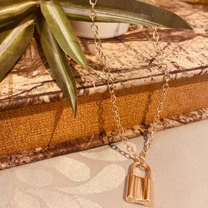 Minimalistic ‘Padlock pendant necklace’